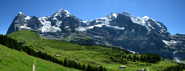 Panorama cu Eiger (3970 m), Monch (4107 m)si Jungfrau (4154 m)