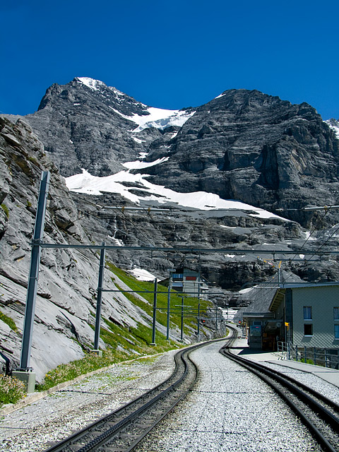 Eigergletscher Station (2320 m) si intrarea in tunel