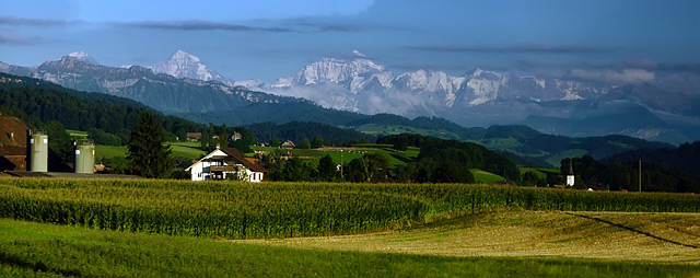 Eiger, Monch si Jungfrau, vazuti din trenul ce duce de la Berna la Zurich