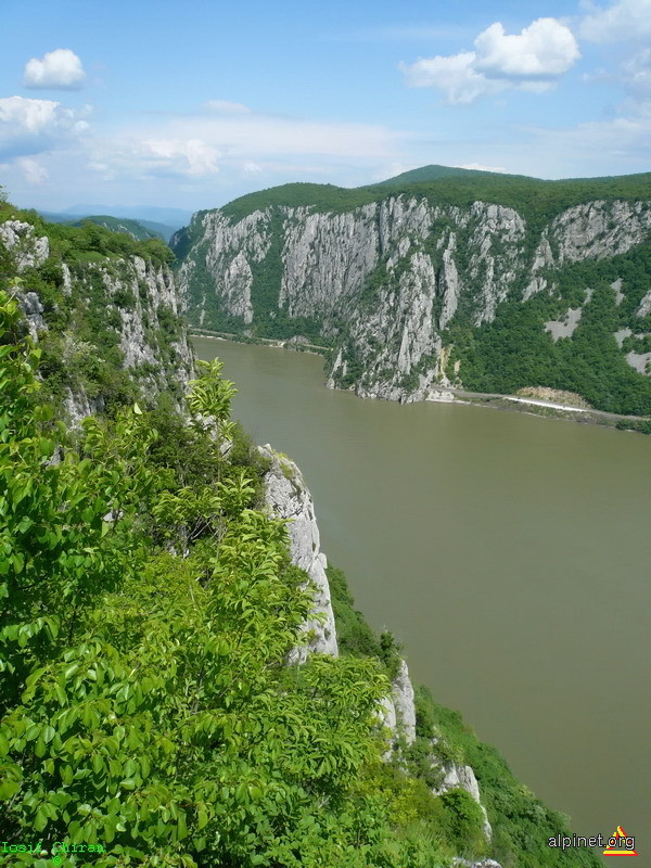 Cazanele Mari ale Dunarii vazute de pe Ciucaru Mare
