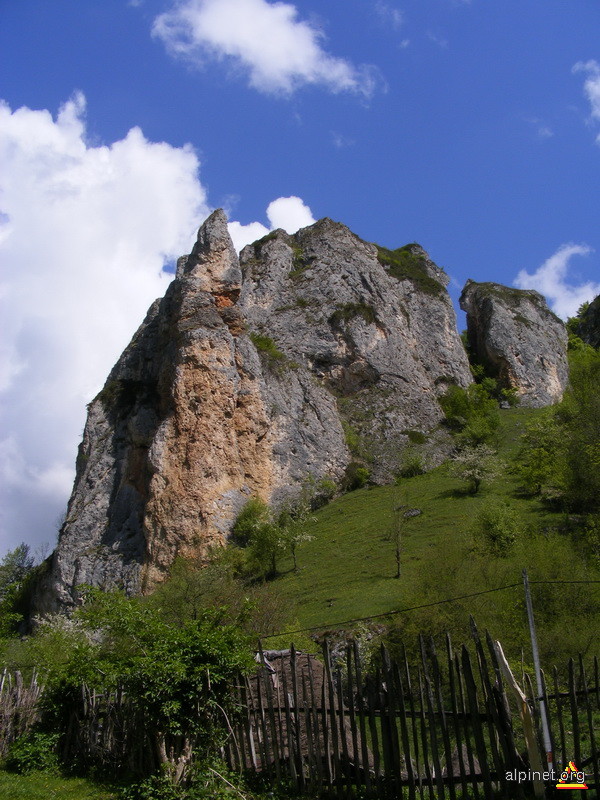 Stînca de lingă drum