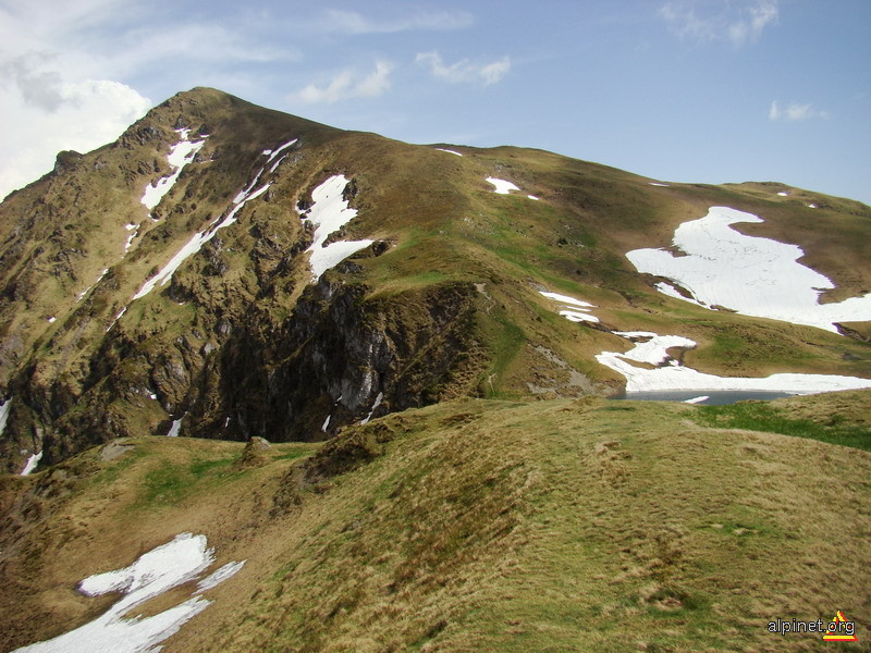 Vârful Mihailecu(1918 m) - la baza lacul Vinderel