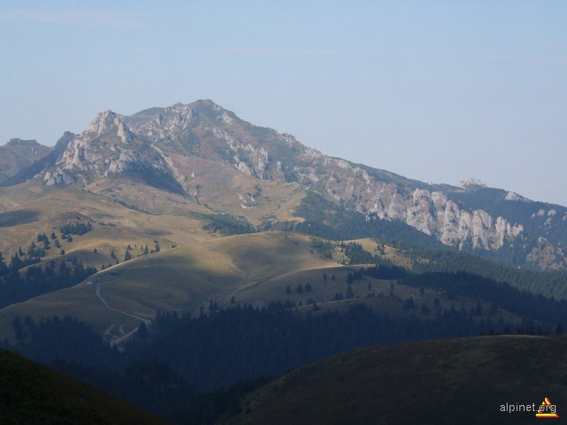 Muntii Ciucaş vedere de pe Muntele Roşu