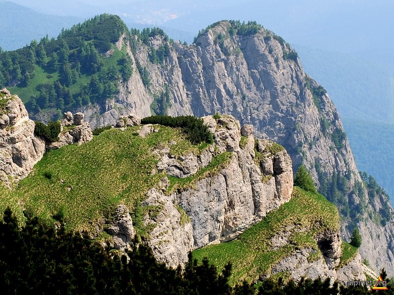 ''Periniţă'' pe vârf de munte