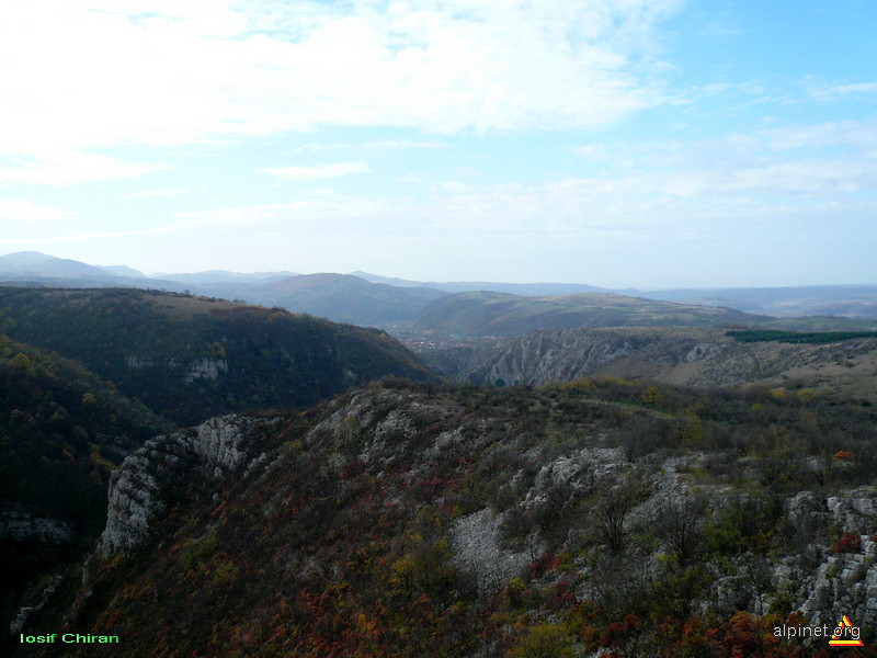Satul Carasova vazut de pe cetatea Grat