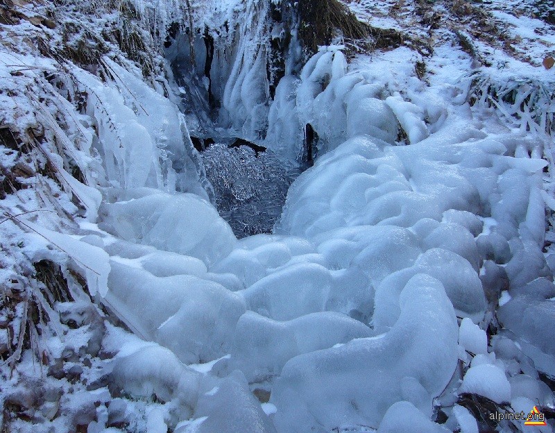 Izvorul încremenit