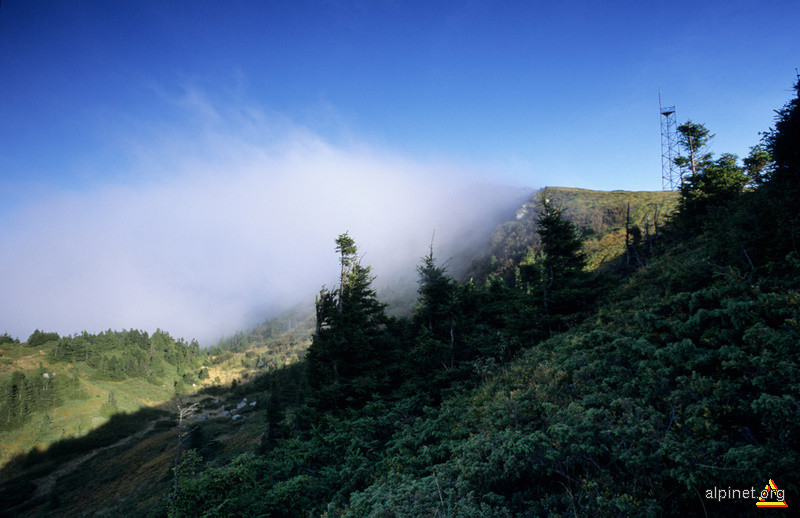 Un nor sub vârfu Penteleu şi soare formez situaţia perfectă pentru apărea de Spectrul din Brocken. Un fenomen se numeşte dupa vârfu Brocken in Munţii Harz la Germania.