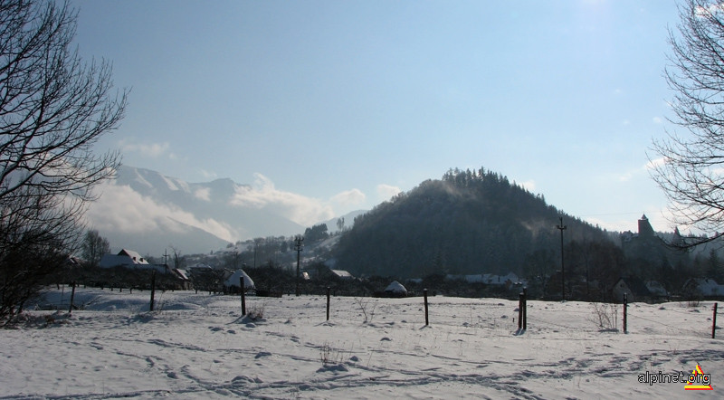 peisaj de iarnă cu castel