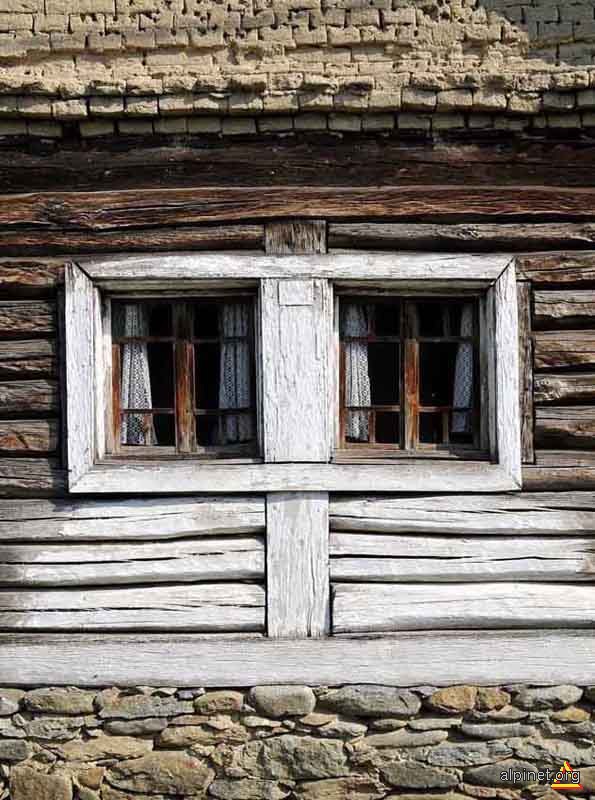 Arhitectura in lemn la Borlova