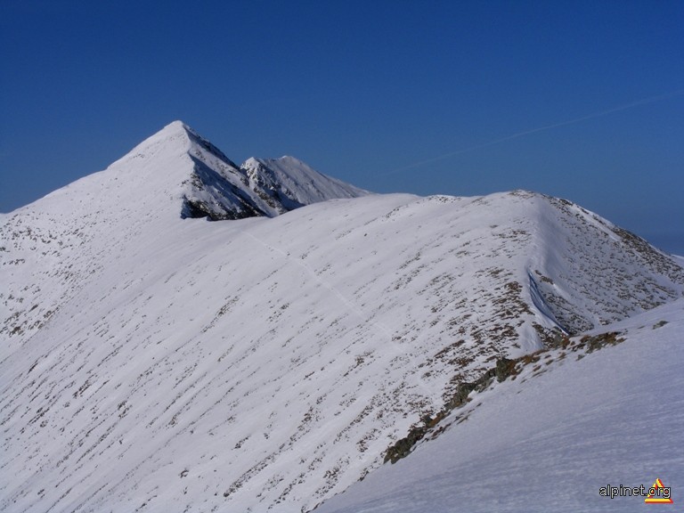 Vârfurile Viştea Mare (2527 m), Moldoveanu (2544 m) şi Roşu (2489 m)