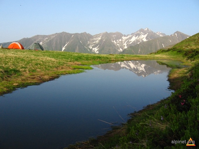Platoul Scărişoara, Muchia Tunsului, Strunga Ciobanului, Vârful Negoiu 2535 m, Vârful Lespezi 2517 m si Vârful Şerbota 2331 m